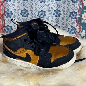 Nike Kids' Navy and Gold Sneakers